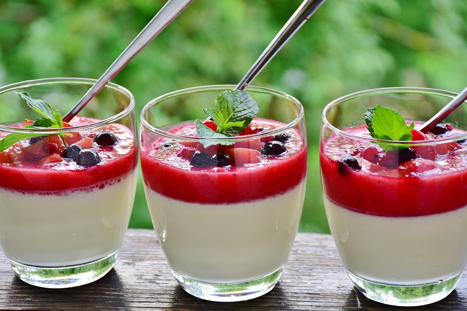 Panna cotta and raspberry tart